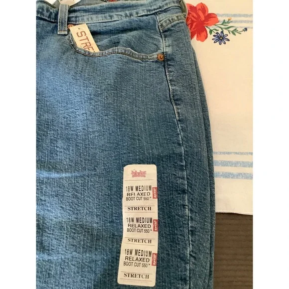 Levis 550 Relaxed Boot Cut Jeans Womens 18W Medium Wash Stretch Denim 291018-334 - Picture 4 of 14